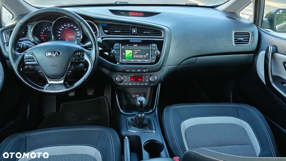 Kia Ceed - 13