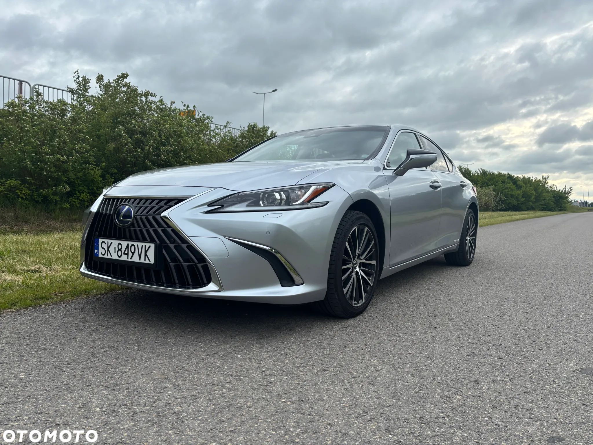 Lexus ES 300h Business Edition - 1