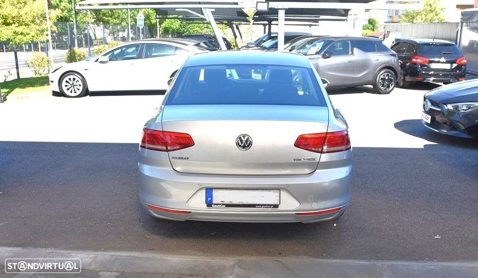 VW Passat 1.6 TDI Confortline - 8