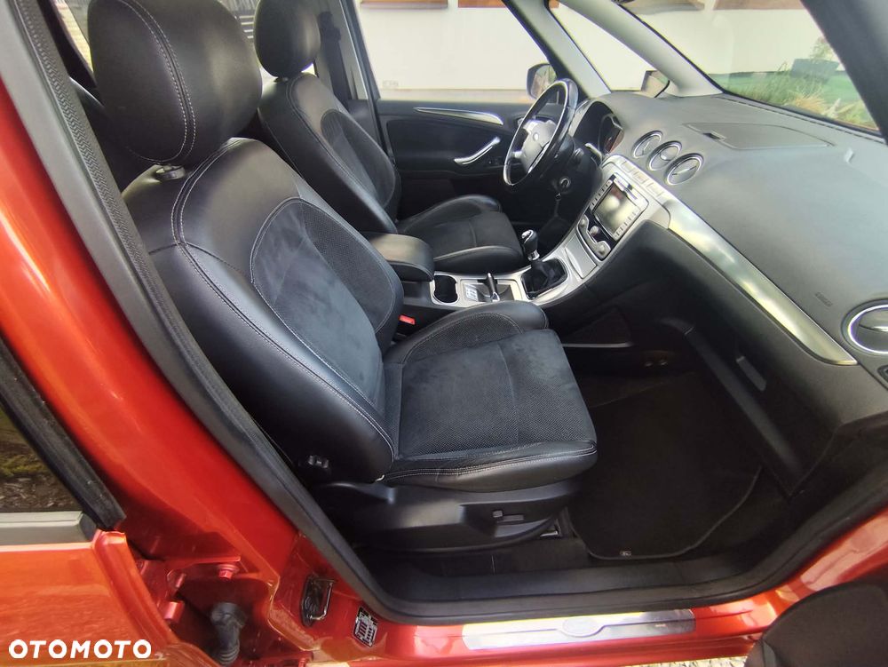 Ford S-Max - 13