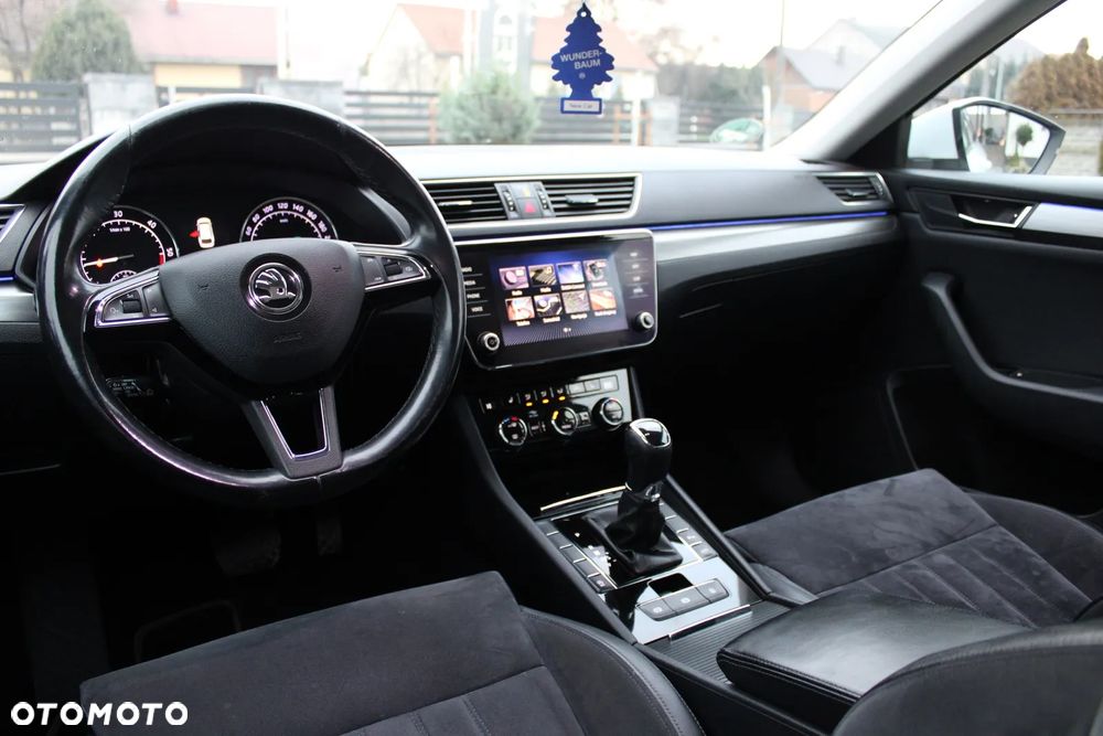 Skoda Superb 2.0 TDI Premium Edition - 31