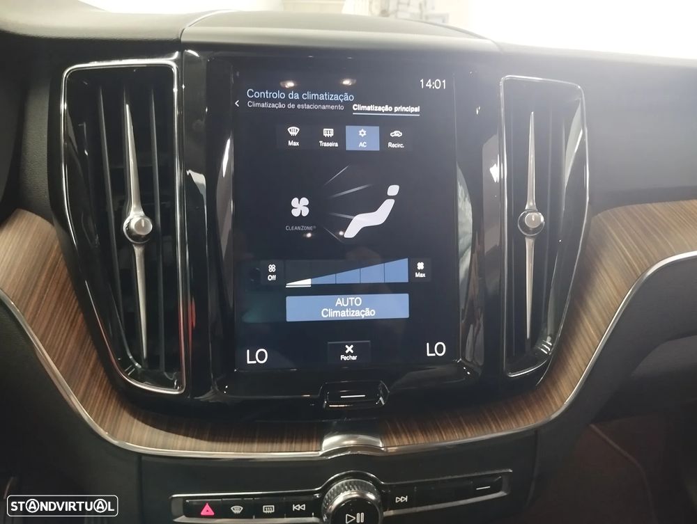 Volvo XC 60 2.0 D3 Momentum Plus - 28