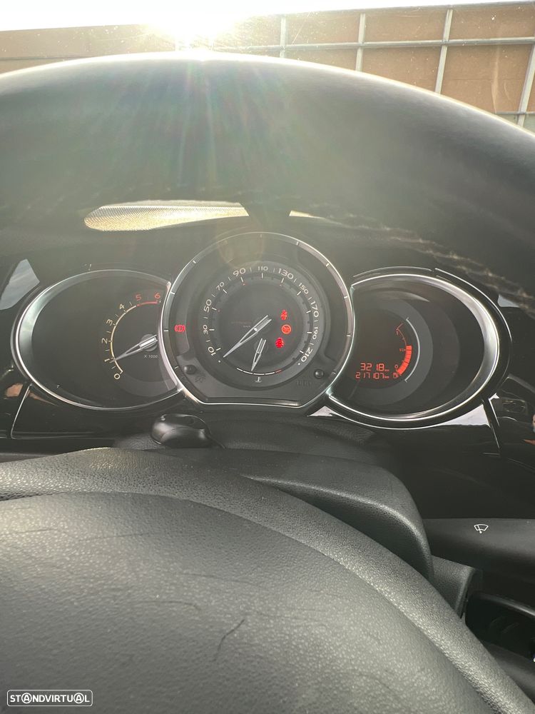 Citroën DS3 1.6 e-HDi So Chic - 10