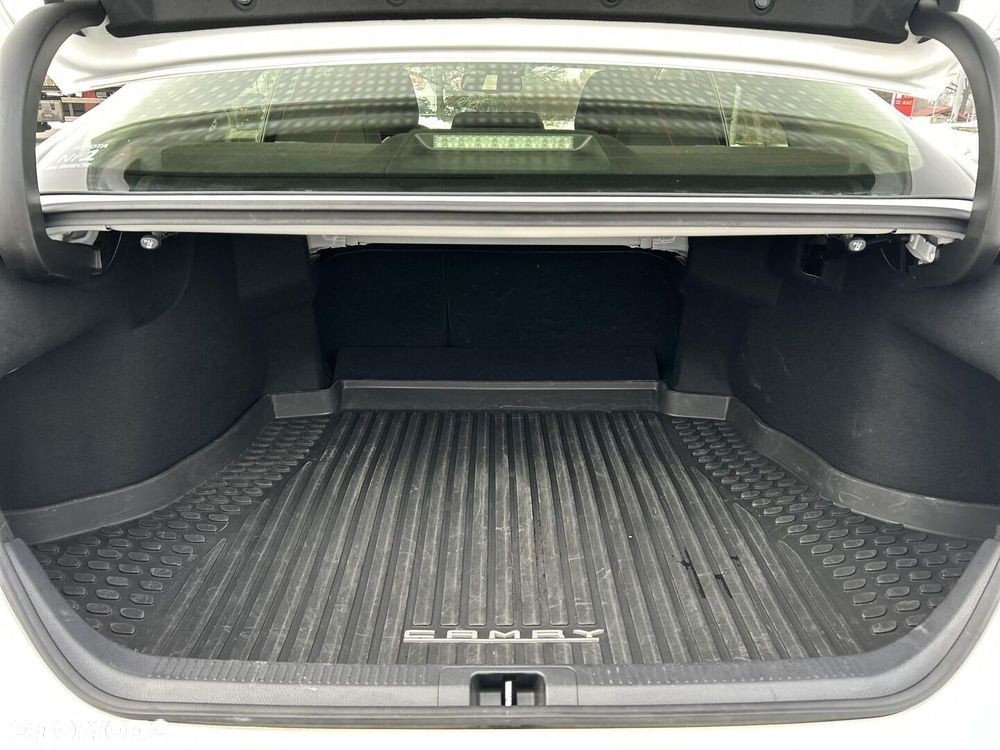 Toyota Camry 2.5 Hybrid Comfort CVT - 28