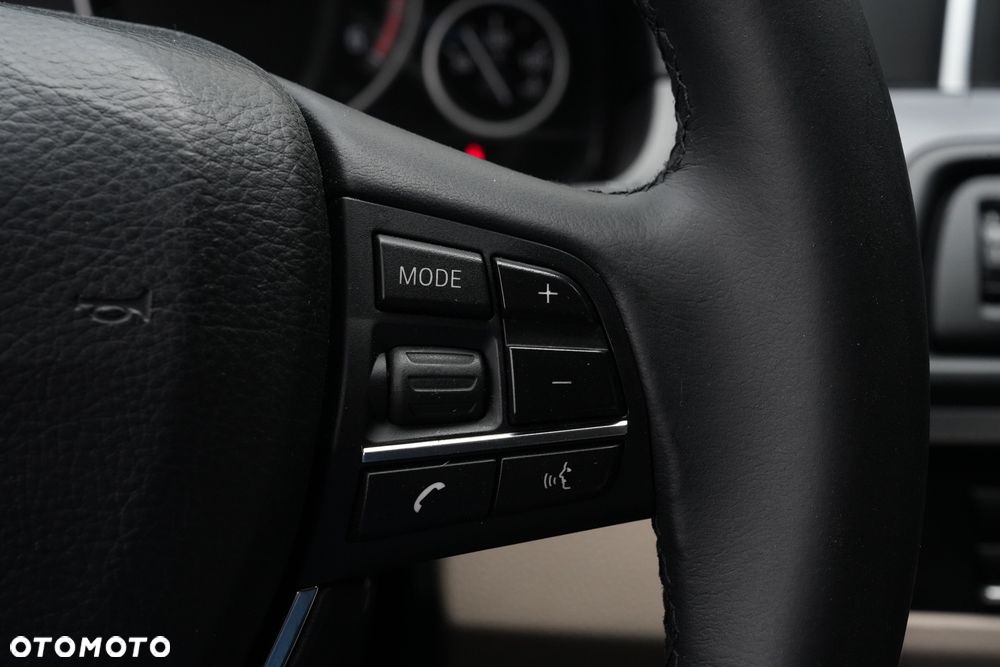 BMW Seria 5 518d - 32