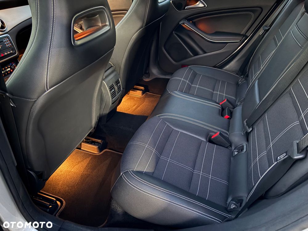 Mercedes-Benz CLA 180 7G-DCT - 6