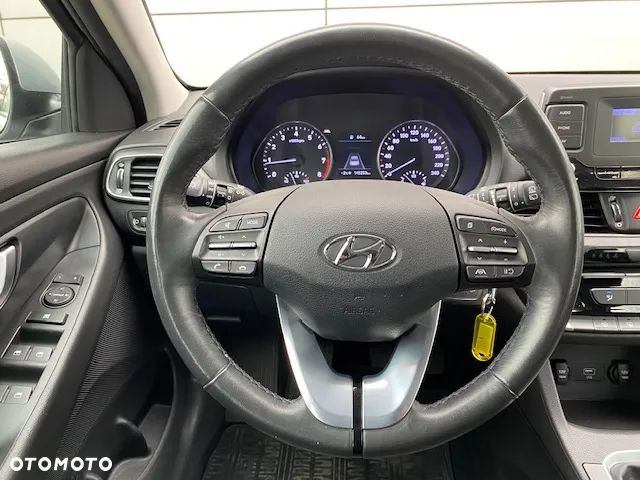 Hyundai i30 1.5 DPI Classic + - 15