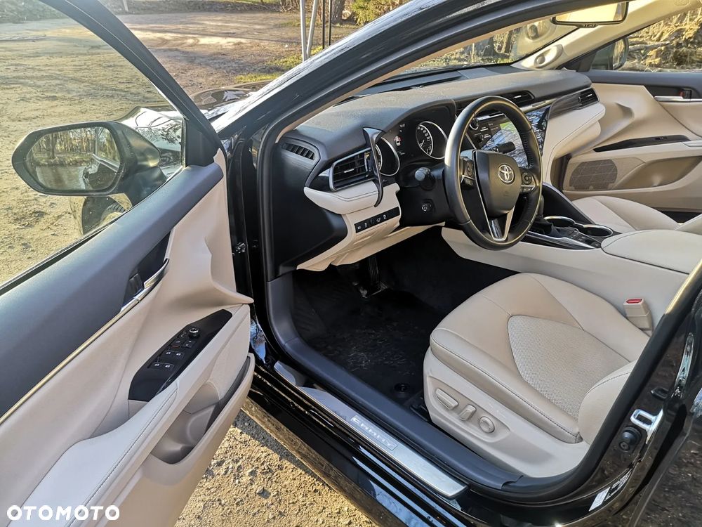 Toyota Camry 2.5 Hybrid Executive CVT - 4