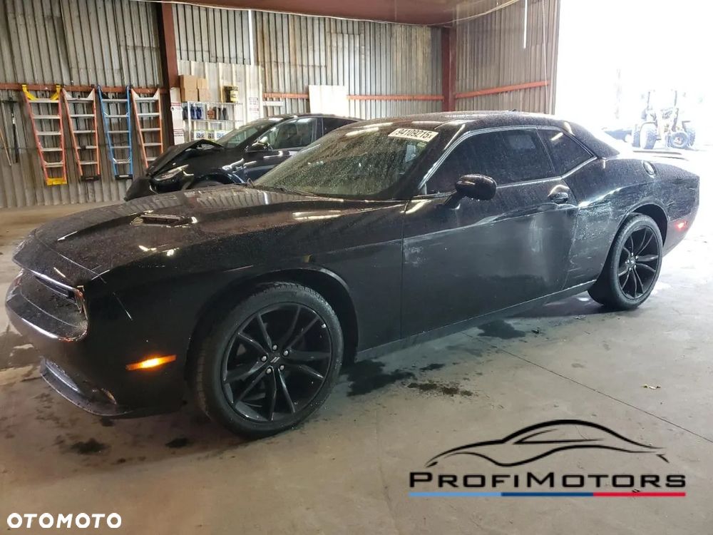 Dodge Challenger - 1