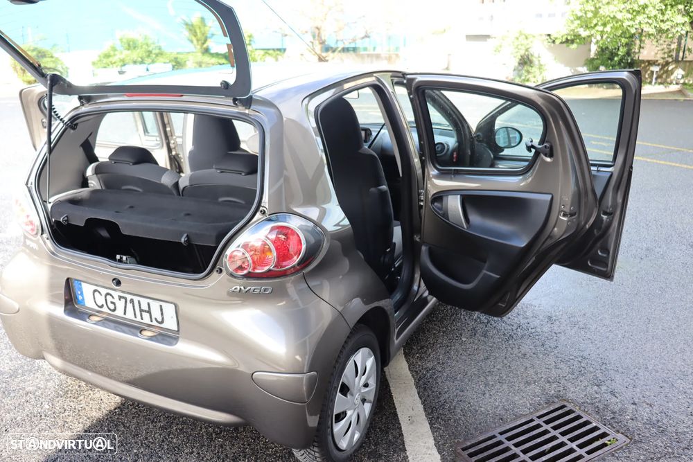 Toyota Aygo Connect - 37