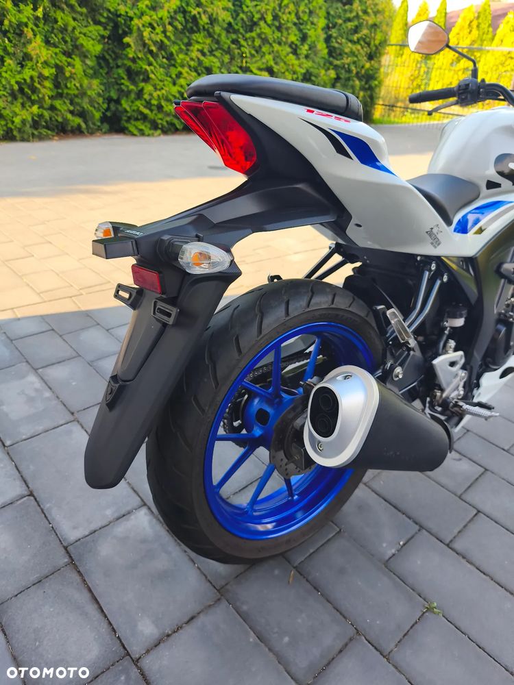 Suzuki GSX - 15