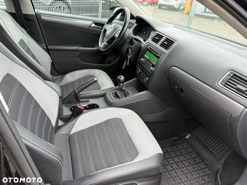 Volkswagen Jetta 1.4 TSI Highline - 23