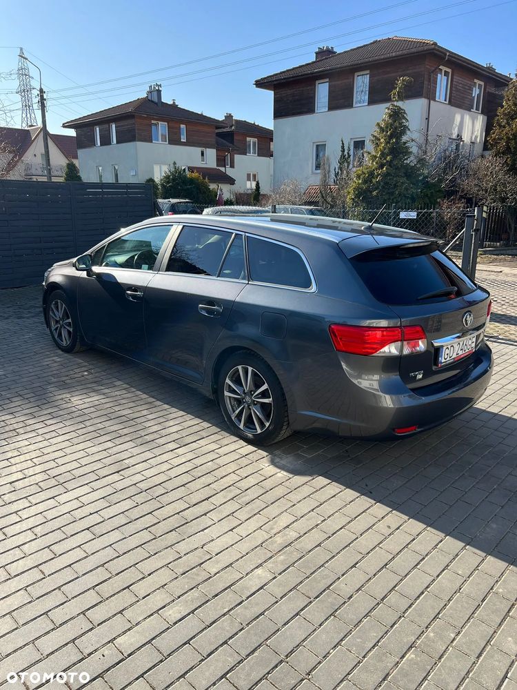 Toyota Avensis 2.0 D-4D Sol - 2