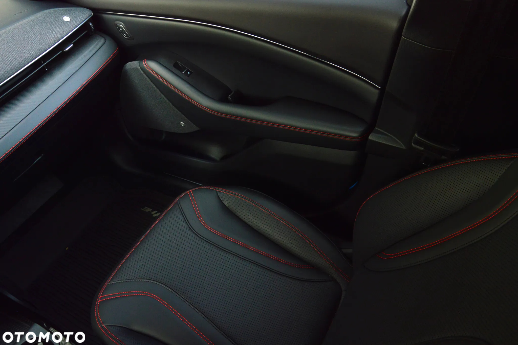 Ford Mustang Mach-E 91 kWh AWD Premium - 26