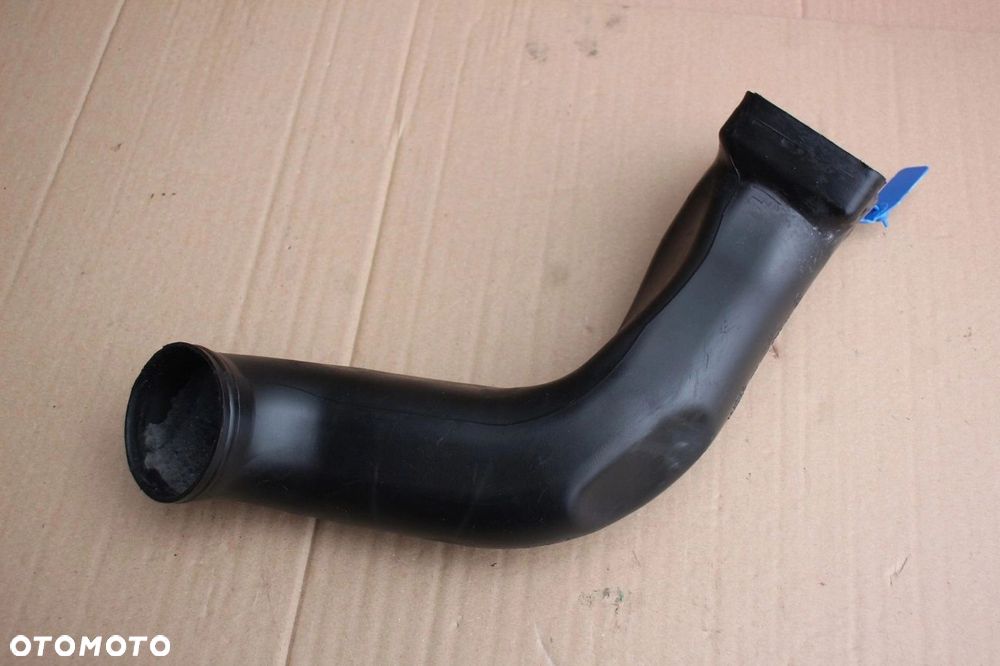 Rura kanał powietrza chłodnicy paliwa BMW e39 3.0d 2247826 - 3