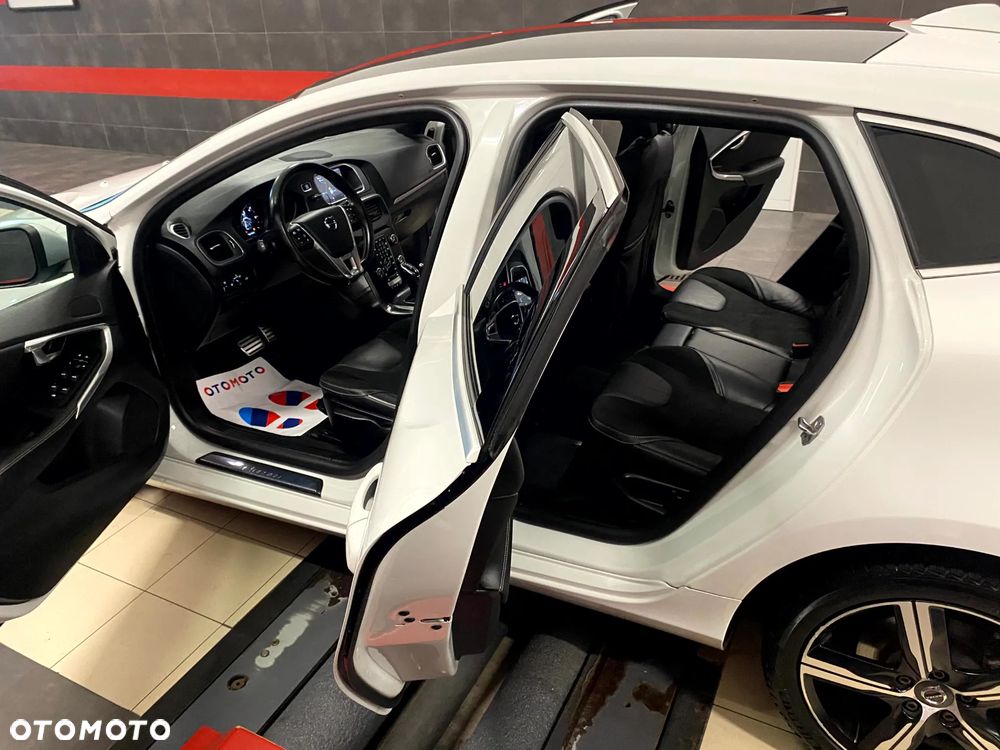 Volvo V40 D3 Drive-E R-Design Momentum - 20