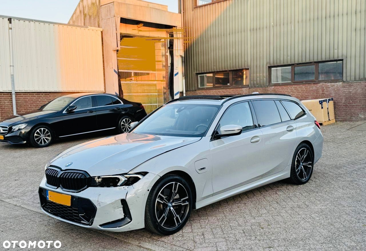 BMW Seria 3 330e PHEV sport - 4