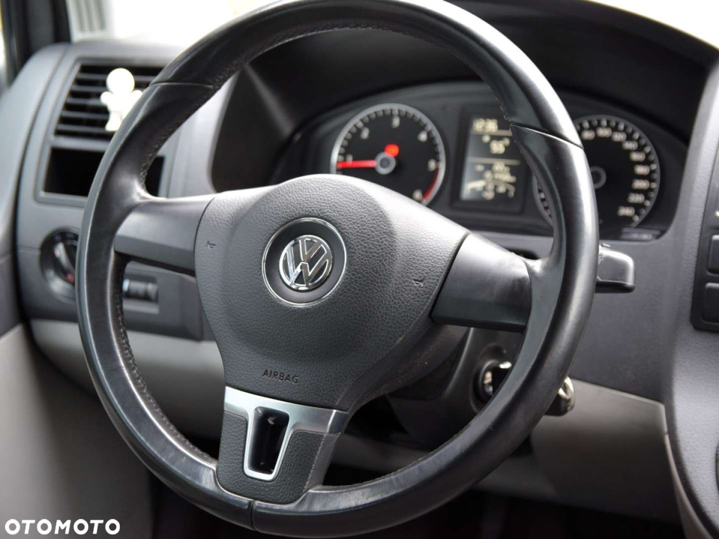 Volkswagen Caravelle - 19