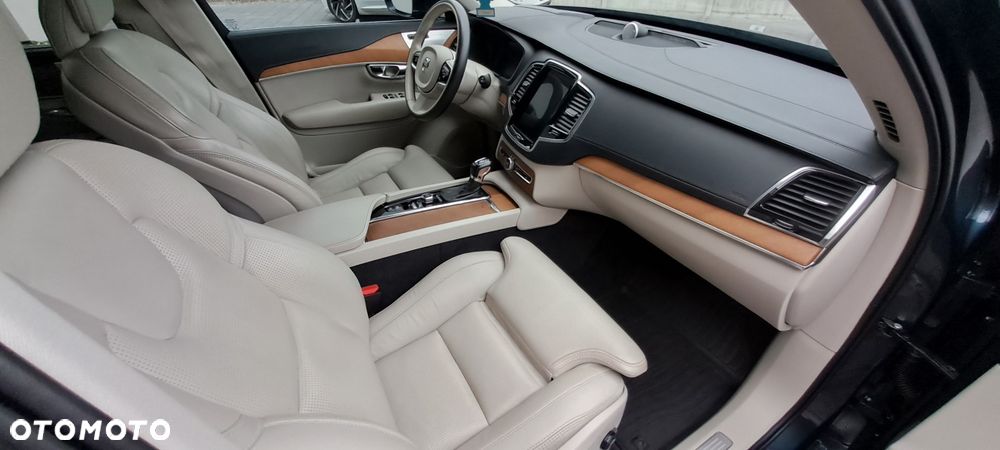 Volvo XC 90 - 7