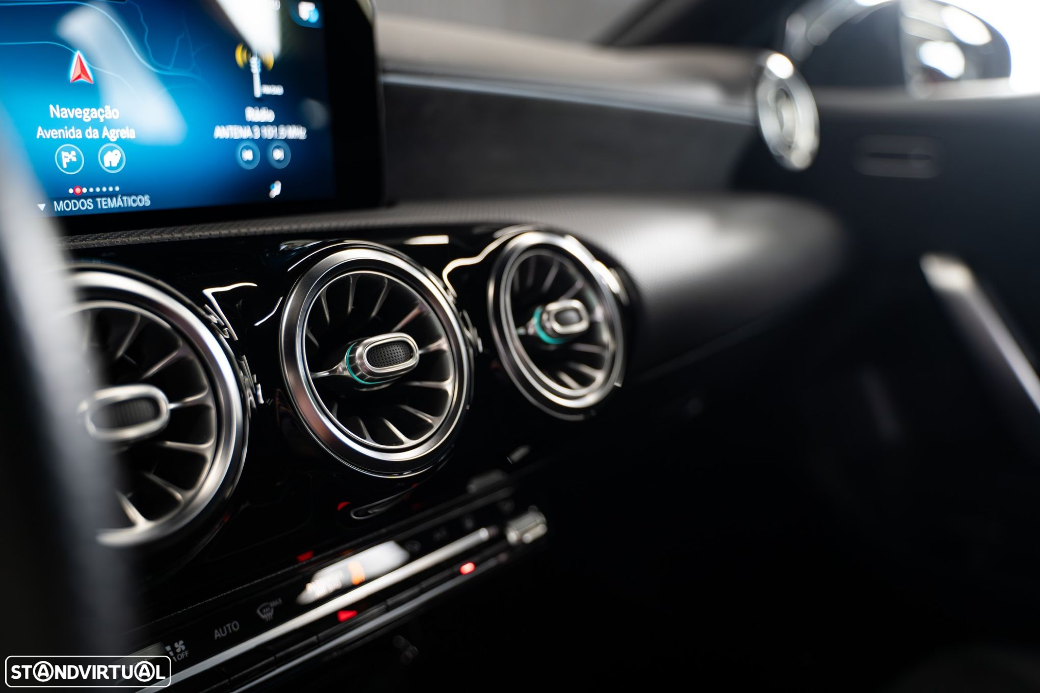 Mercedes-Benz A 250 Limousine e AMG Line - 33