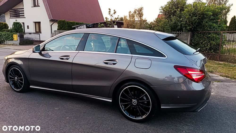 Mercedes-Benz CLA 180 7G-DCT UrbanStyle Edition - 34