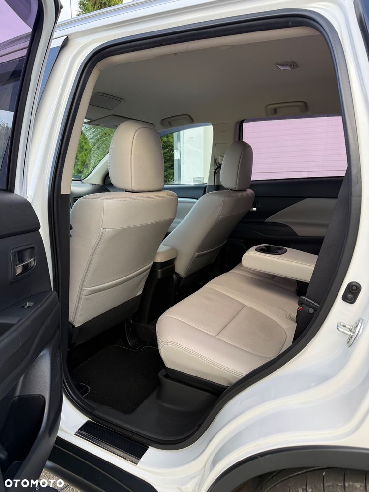Mitsubishi Outlander - 24