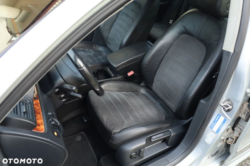 Volkswagen Passat 2.0 TDI DPF Highline - 13