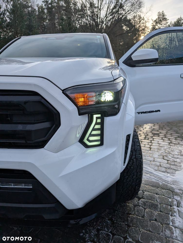 Toyota Tacoma - 14