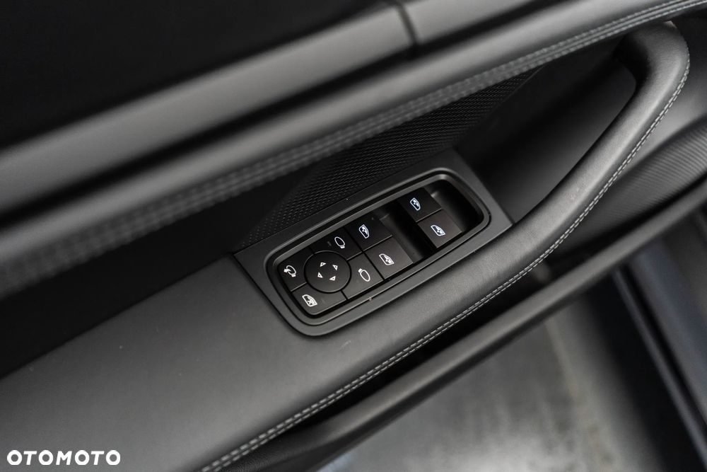 Porsche Taycan 105kWh Black Edition - 26