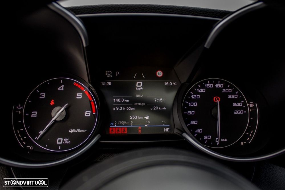 Alfa Romeo Giulia 2.2 D Ti AT8 - 11