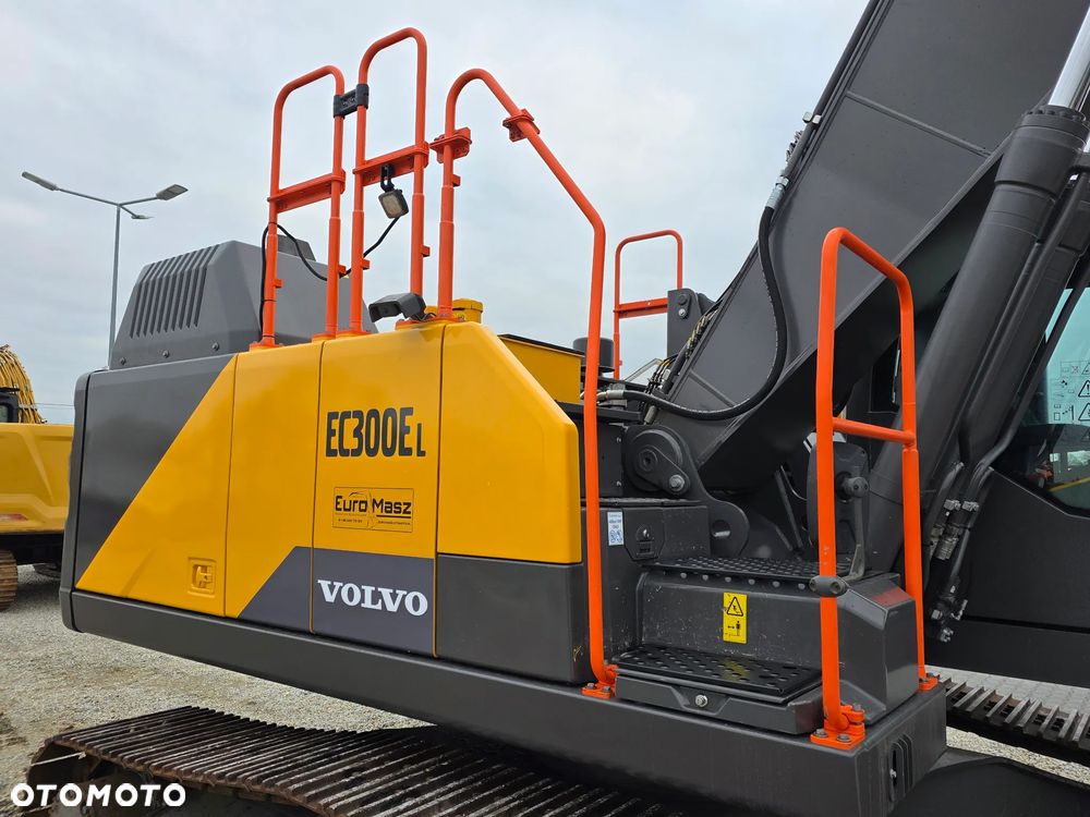 Volvo EC 300 EL, 2022 ROK, 3600 MTH, PODNOSZONA KABINA - 15