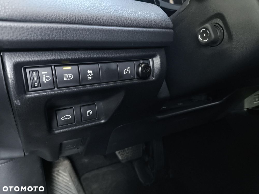 Toyota Camry - 23
