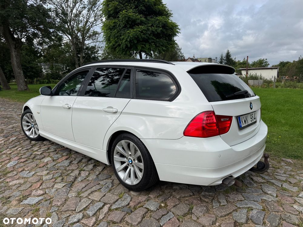 BMW Seria 3 318d DPF Touring Edition Sport - 4