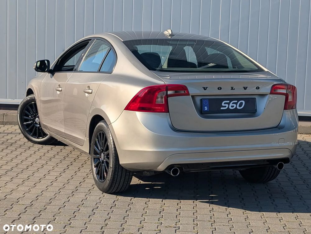 Volvo S60 T4 Momentum - 11