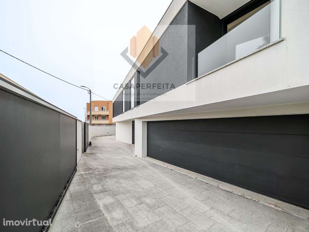 Luxuosa Moradia T4 a 150 metros da Praia - Madalena - Grande imagem: 4/58