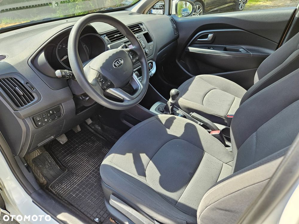 Kia Rio 1.2 M - 10