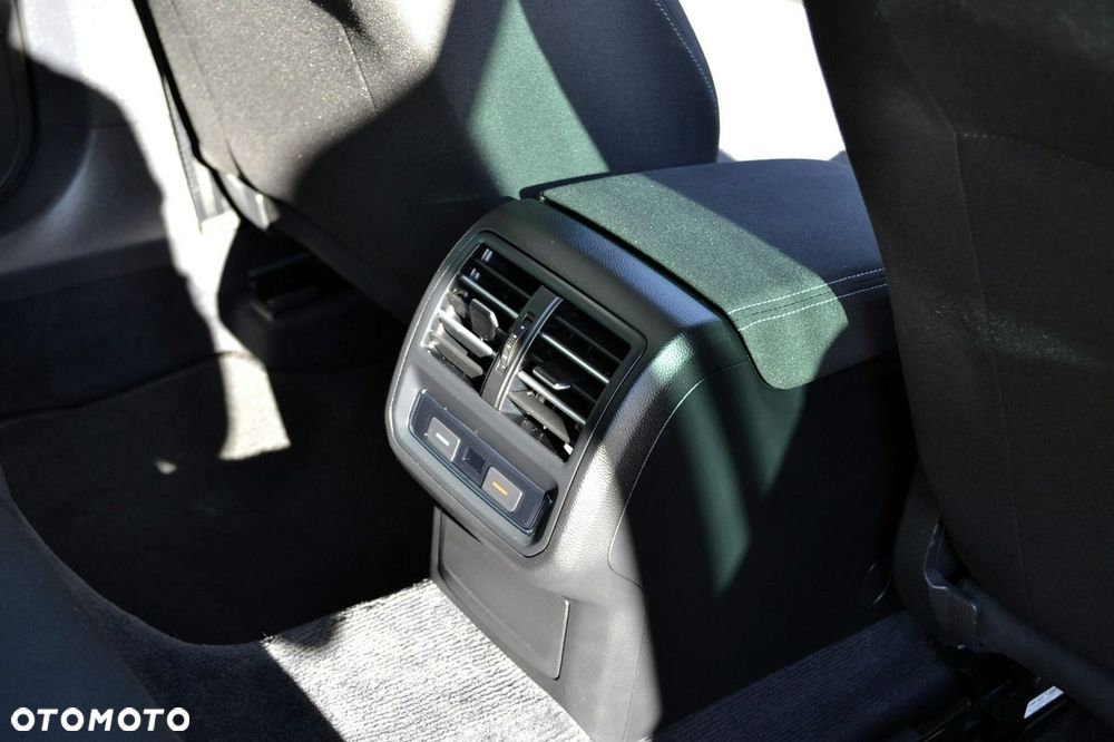 Volkswagen Passat - 18