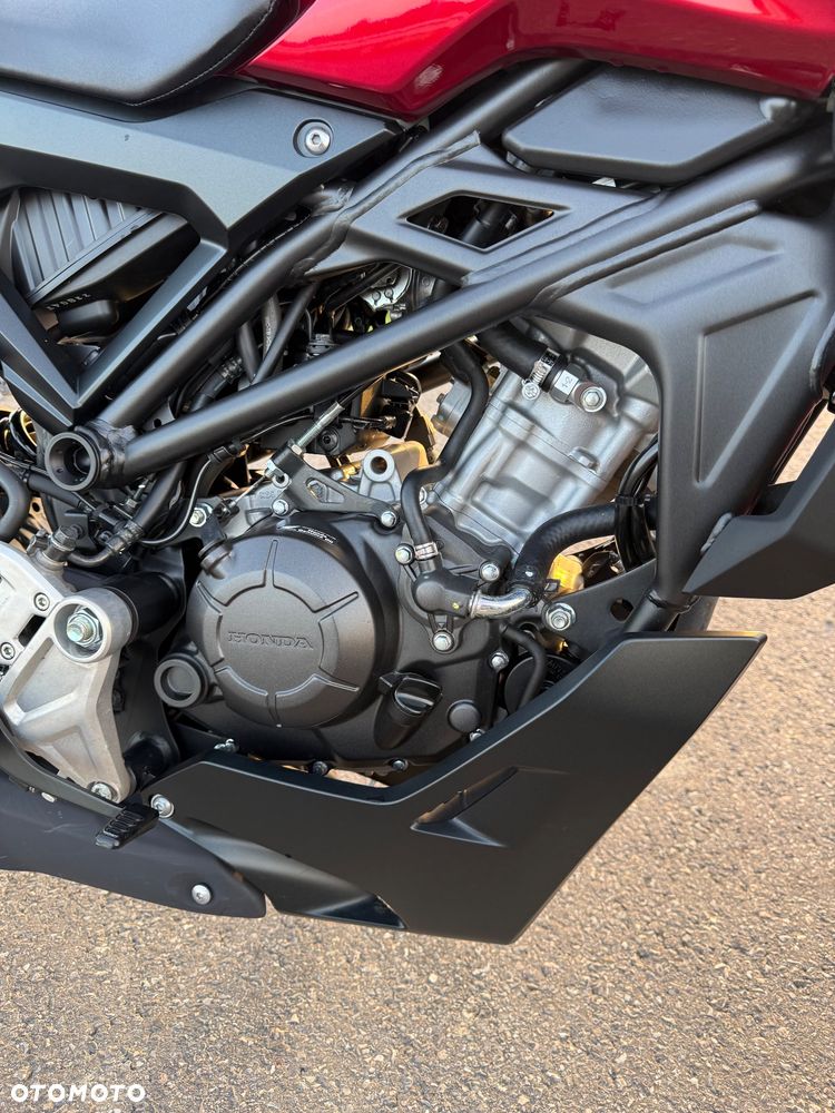 Honda CB - 12