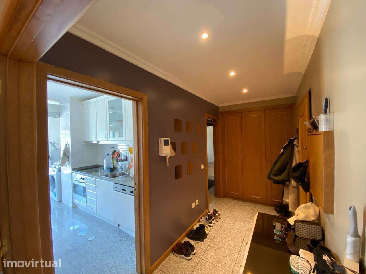 Apartamento T2 com terraço, jardim e elevador - Grande imagem: 4/13