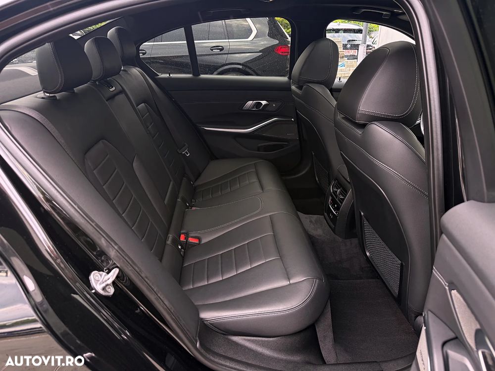 BMW Seria 3 330e Aut. M Sport - 33