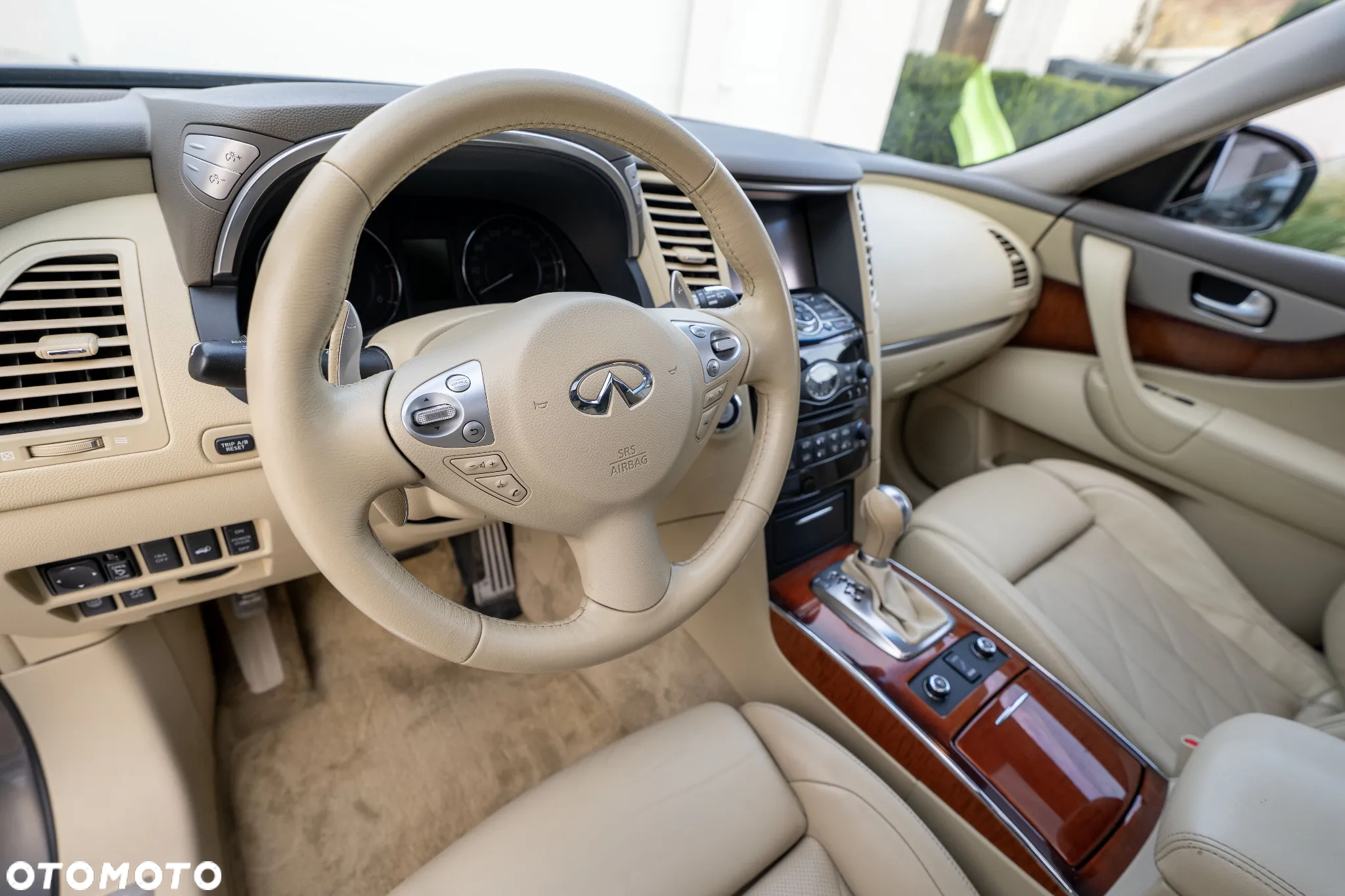 Infiniti QX70 - 3
