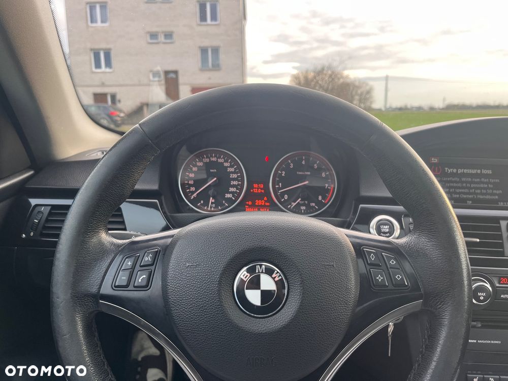 BMW Seria 3 325i - 4
