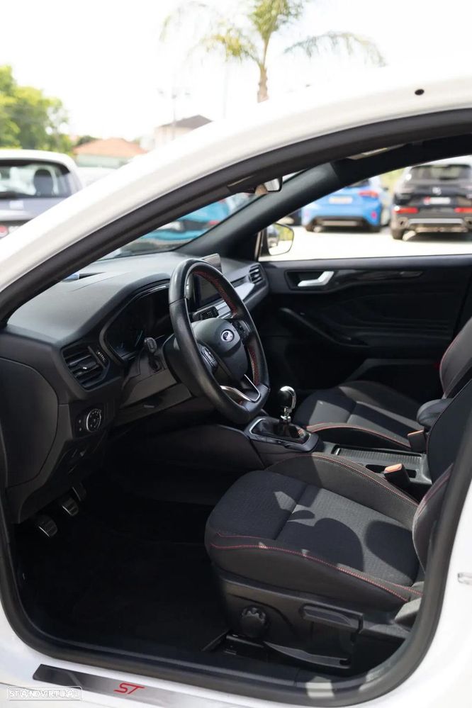 Ford Focus 1.0 EcoBoost S&S ST-LINE - 17