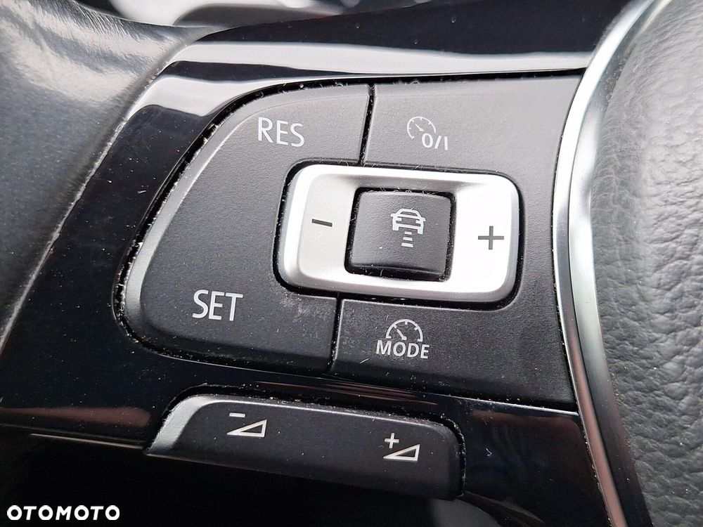 Volkswagen Golf 1.4 TSI BMT Highline DSG - 17