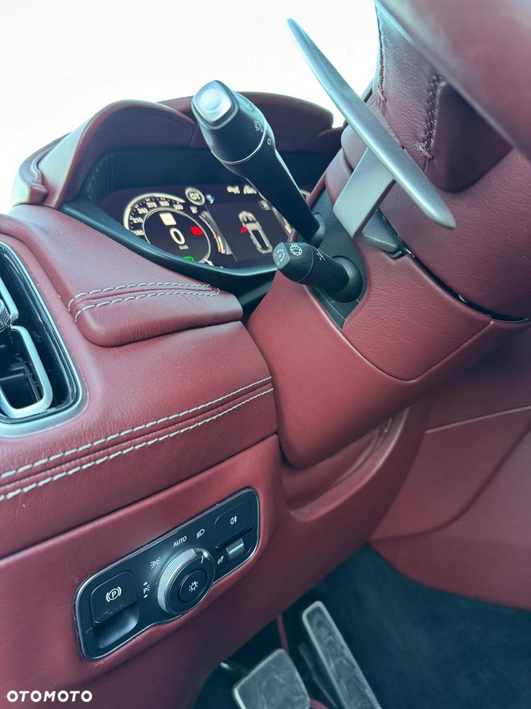 Aston Martin DBX Standard - 23