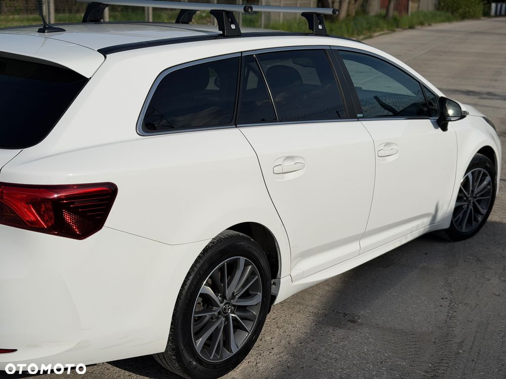 Toyota Avensis 2.0 D-4D Premium - 17