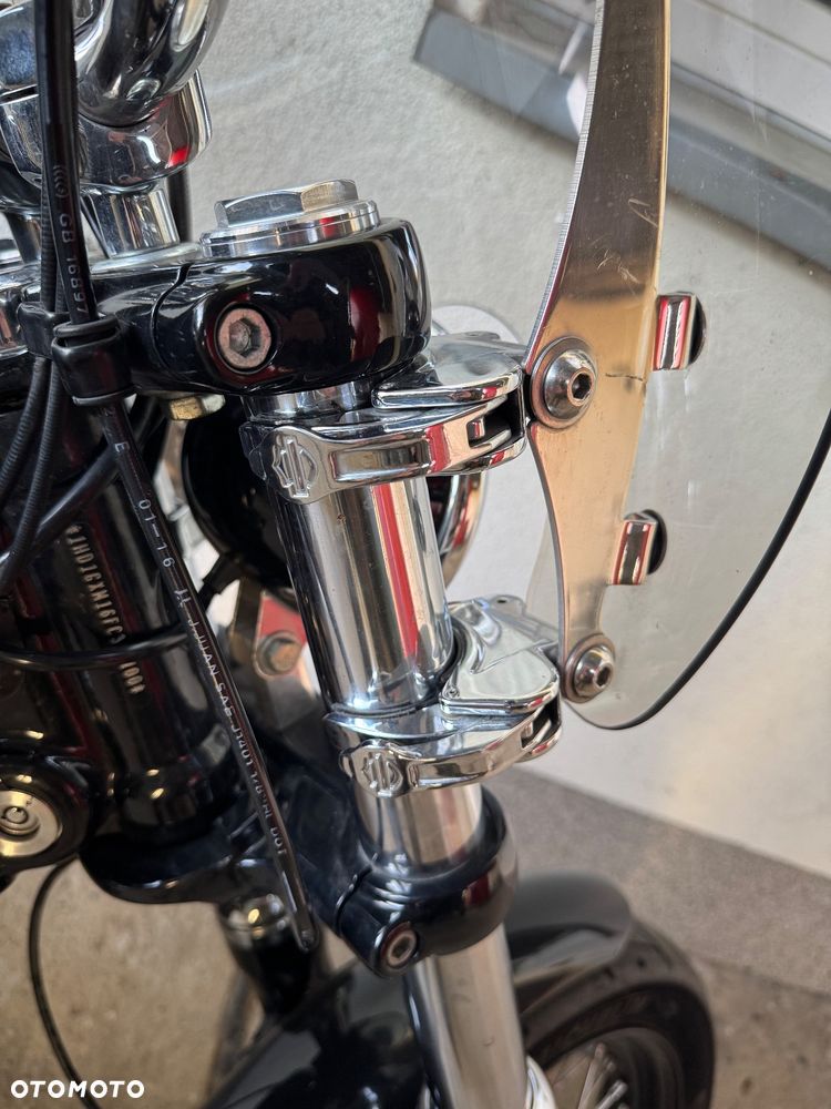 Harley-Davidson Dyna Street Bob - 13