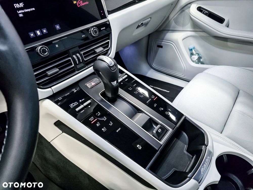 Porsche Macan T - 14