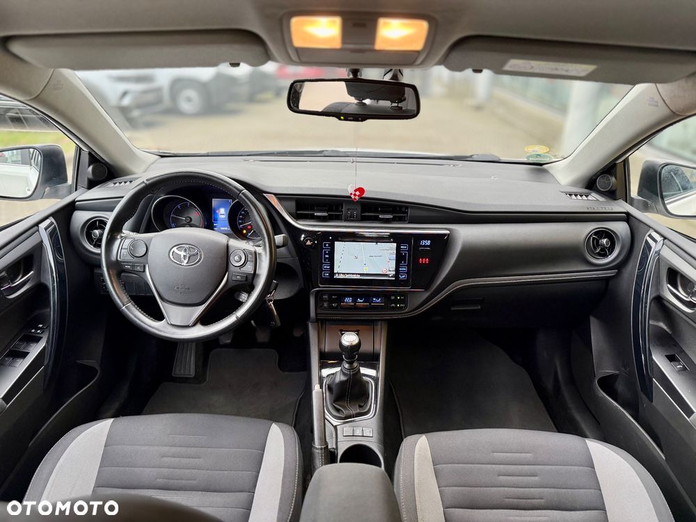 Toyota Auris 1.6 D-4D Design Edition - 16