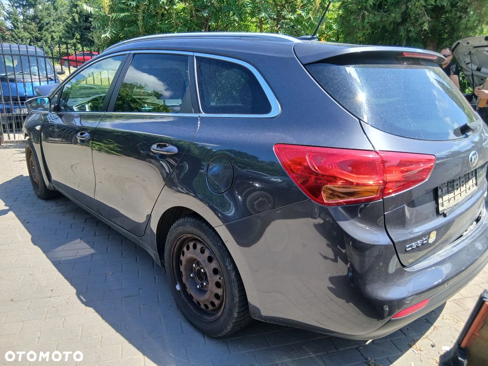Kia Ceed 1.4 CVVT Dream-Team Edition - 4